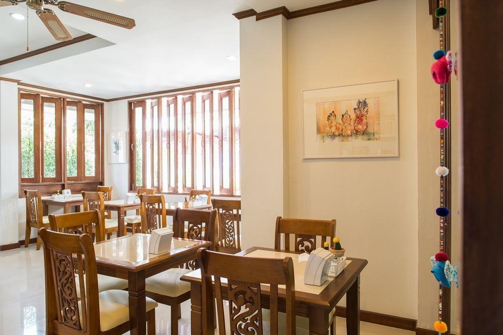 Отель Cozytel Chiangmai Чиангмай Экстерьер фото
