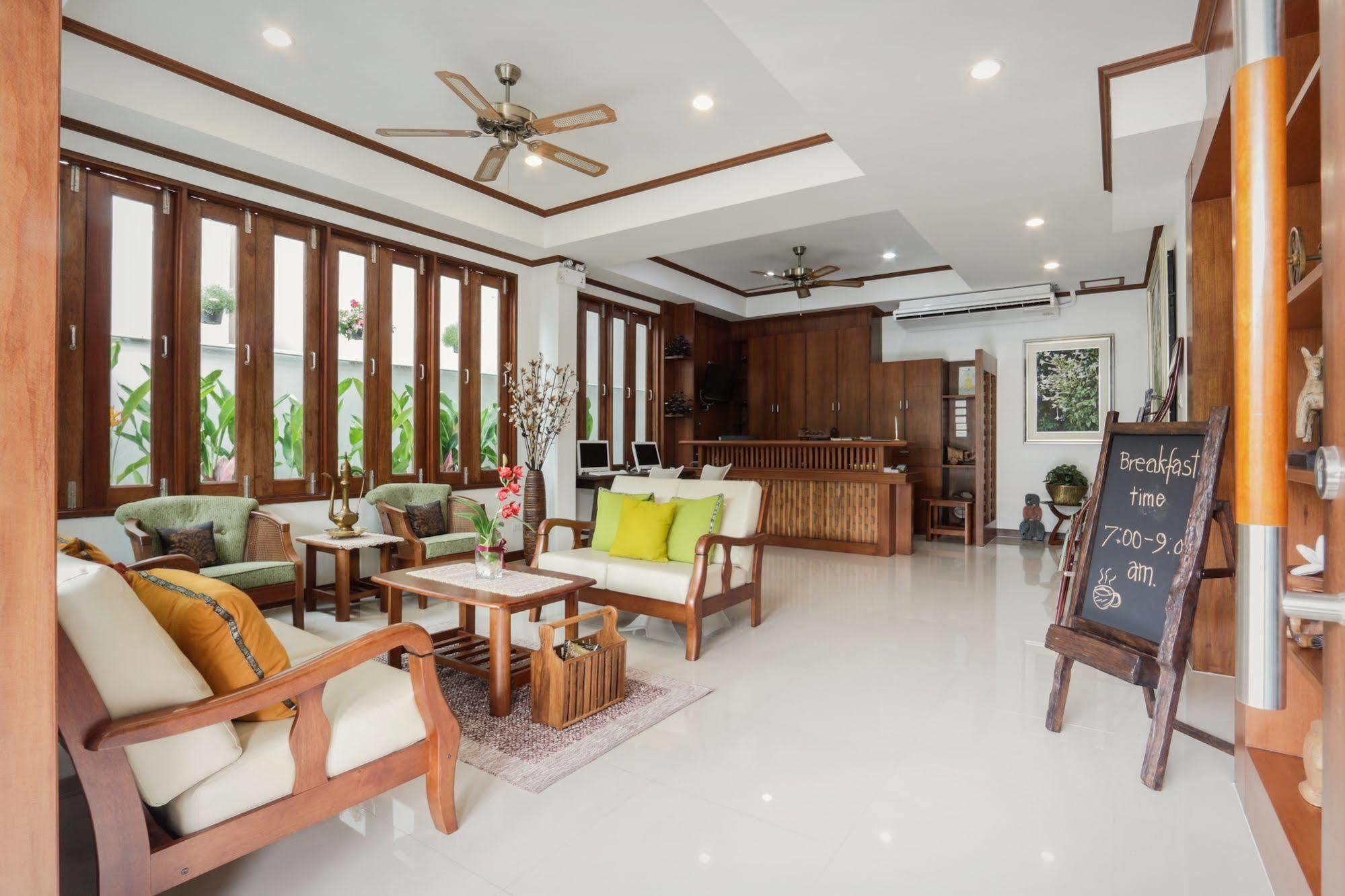 Отель Cozytel Chiangmai Чиангмай Экстерьер фото